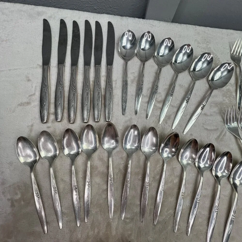 Oneida Community Enchantment Gentle Rose Silverplate Flatware Lot 43 pc